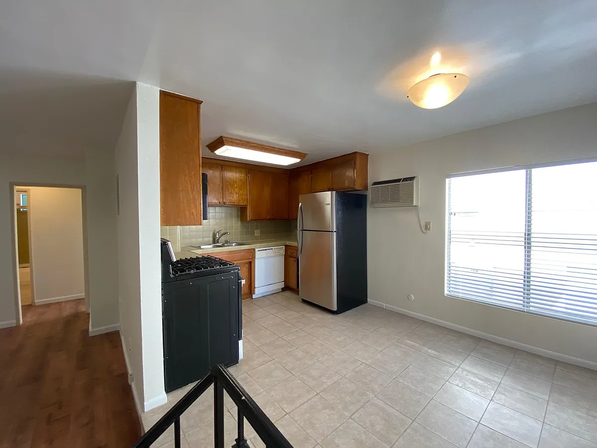 Building Photo - 3731 Watseka Ave #9