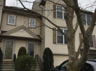 218 Banyan Circle Dr, Lancaster, PA