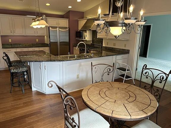 4th image of 1111 N Sunnyslope DRIVE #204