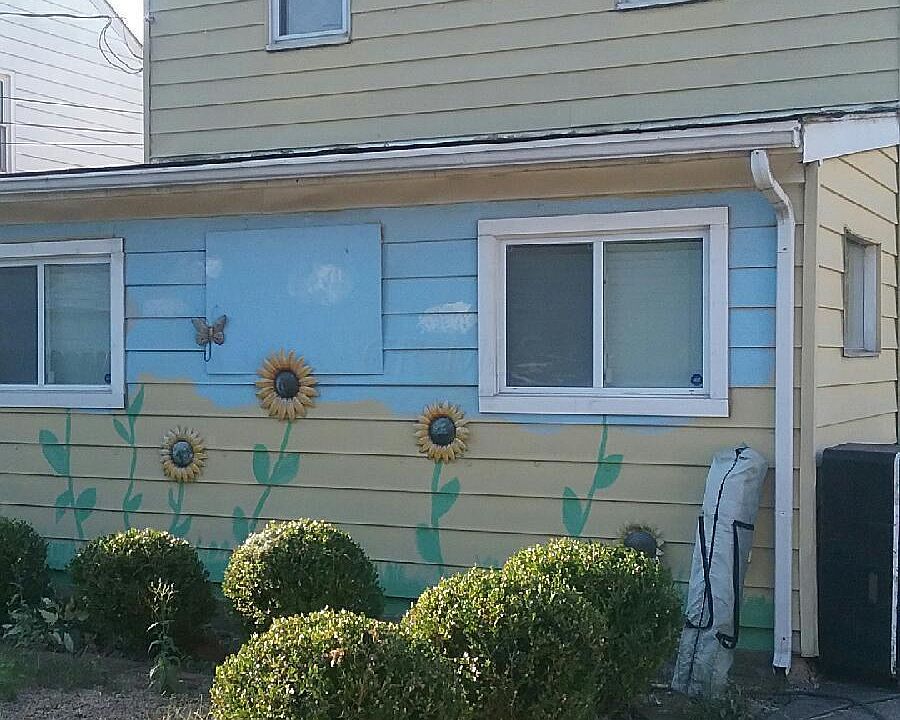2nd image of 1760 Forest St