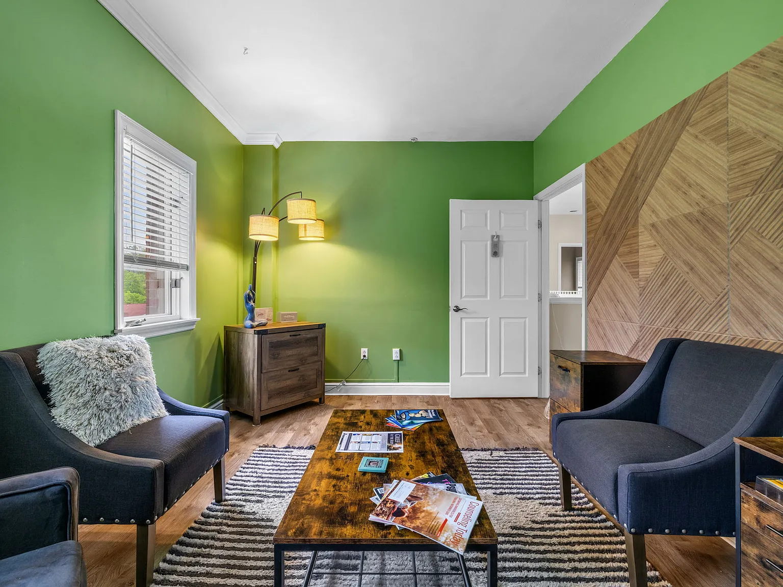Studio, 1.5 bath, 100 sqft, $650 — Photo 3