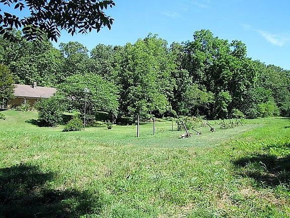 3rd image of 204 Shady Ln