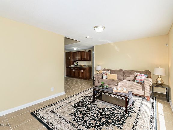 3rd image of 1648 Chateau Dr