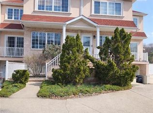 205 Essex Dr, Staten Island, NY