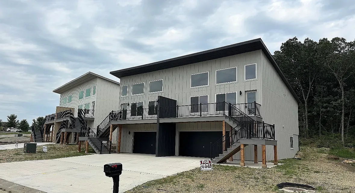 3 bed, 1400 sqft, $2,500 — Photo 1