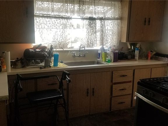 2nd image of 3015 Hillcrest Dr