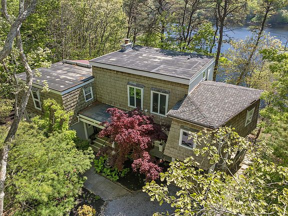3rd image of 9 Lake View Ct