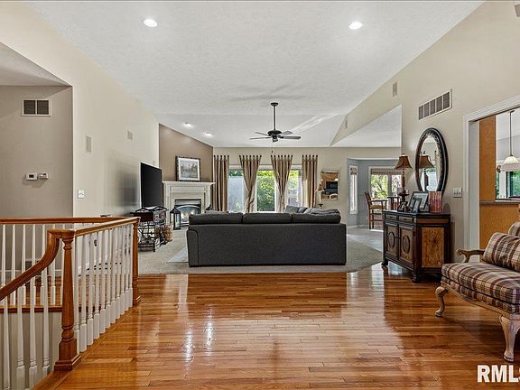 4th image of 4332 Creek Dr