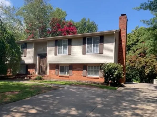 9521 Robert Burns Ct, Charlotte, NC 28213