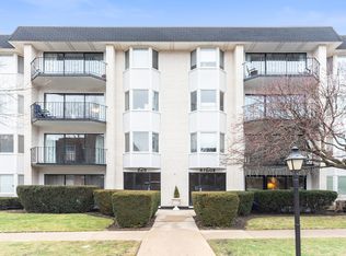 235 Ridge Rd APT 2J, Wilmette, IL 60091