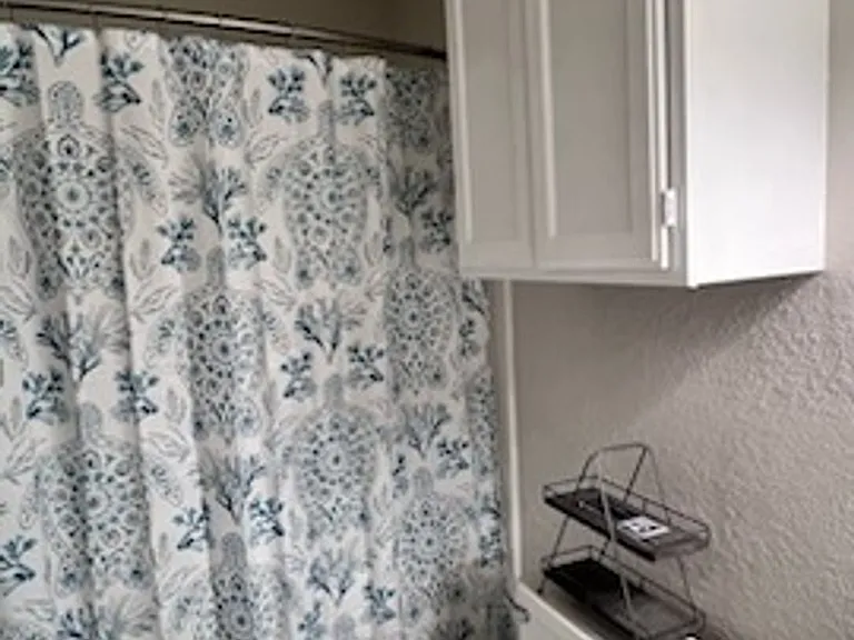 Hickory Grove Apartments — Photo 25