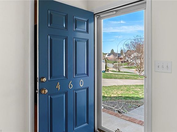 4th image of 460 Overbrook Meadow Ct