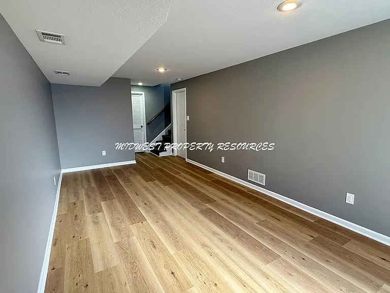 204 NW Market Pl — Photo 2