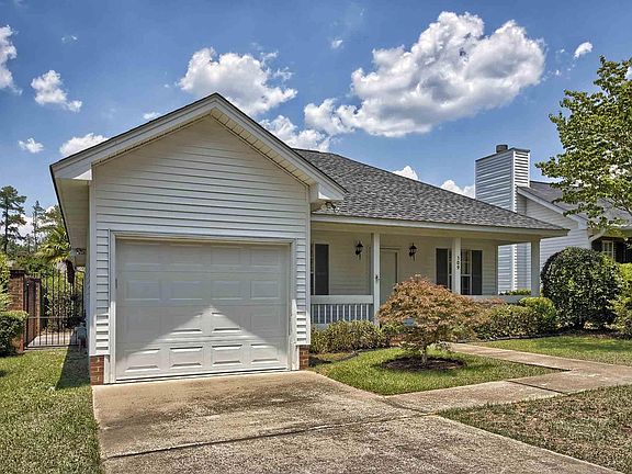 2nd image of 109 Twin Oaks Ln