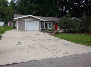 15215 Beulah Dr, Leo, IN 46765