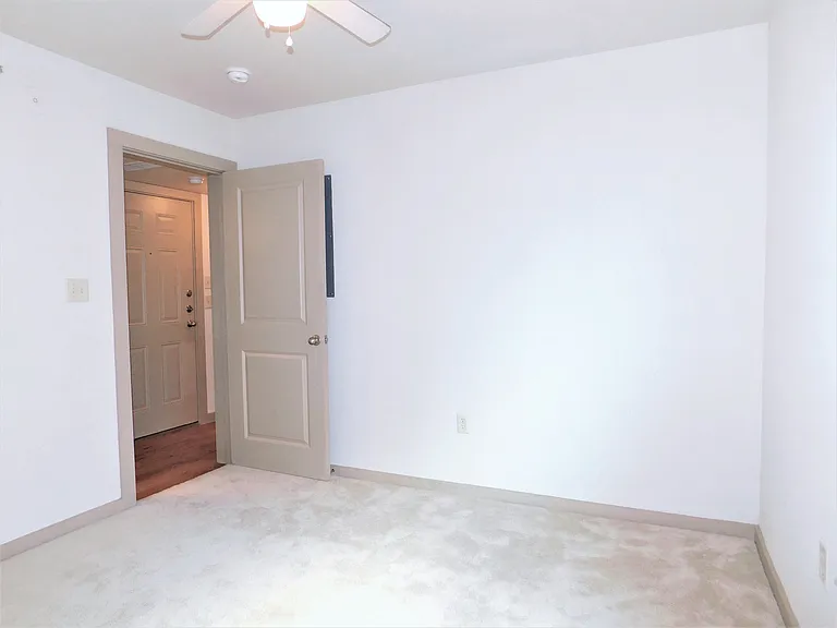 1512 N Elm St #302 — Photo 13
