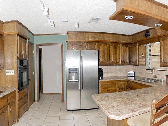 4th image of 4403 Parkhurst Dr