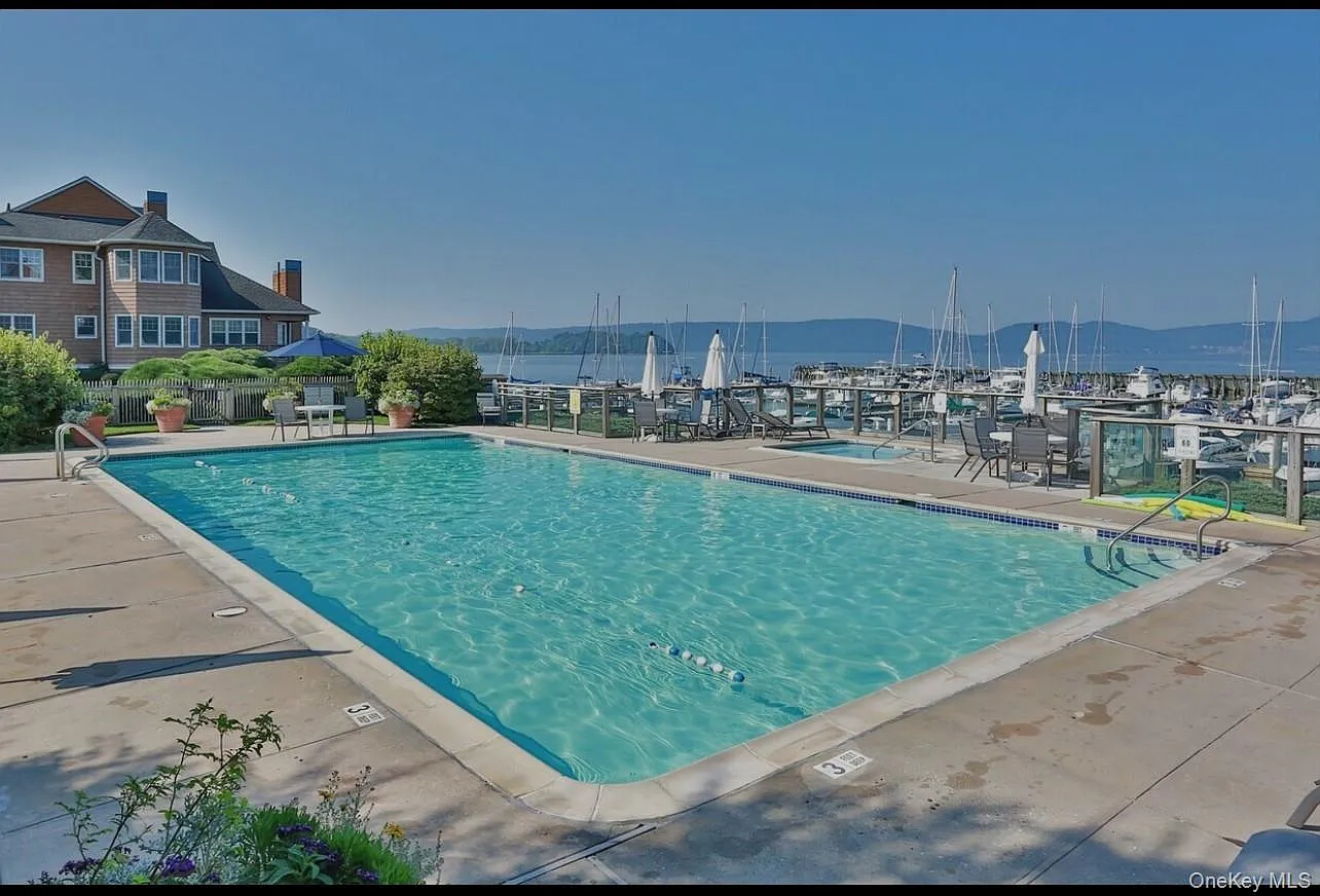 2 bed, 2.0 bath, 1250 sqft, $4,000 — Photo 3