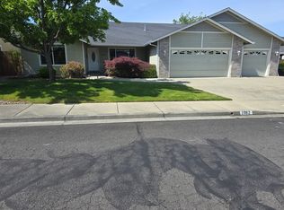2062 SW Colorado Ln, Grants Pass, OR 97527