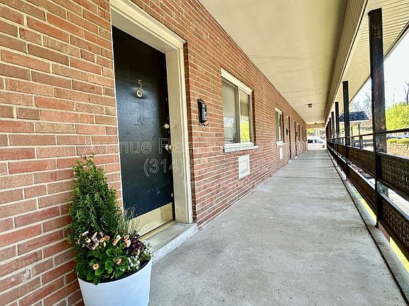 3rd image of 129 E Lockwood Ave APT 5