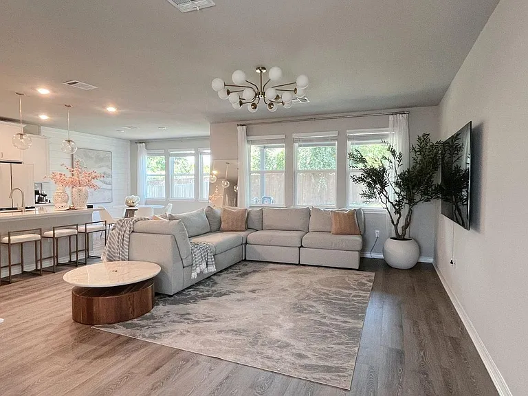 5311 Forader Ln — Photo 2