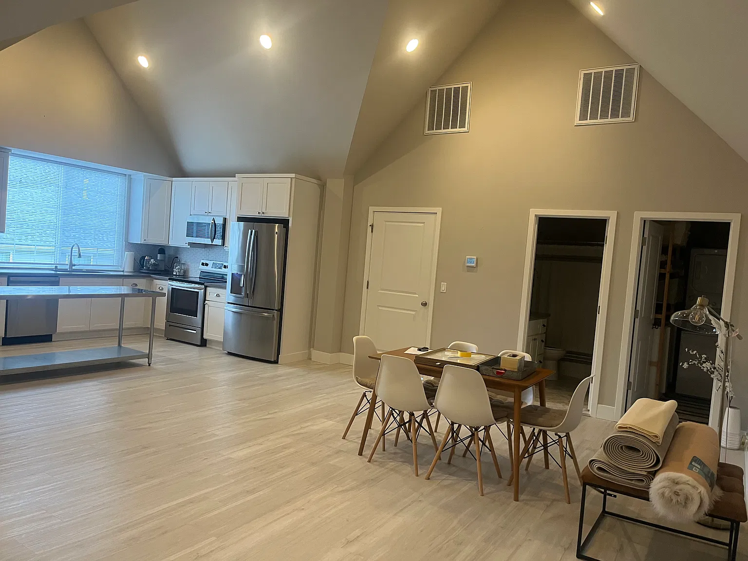 Studio, 1000 sqft, $1,850 — Photo 2