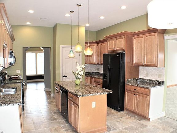 3rd image of 919 Hidden Valley Dr