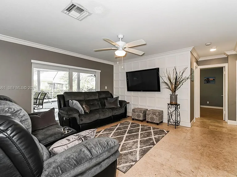 283 Forest Hills Blvd — Photo 1