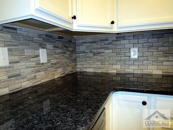 Counter / Backsplash