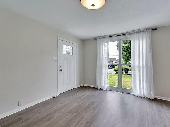 3rd image of 906 Hancock Ave