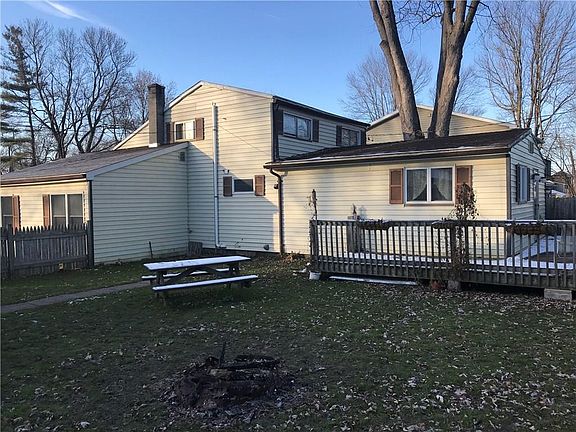 2nd image of 6057 Lakeview Cres