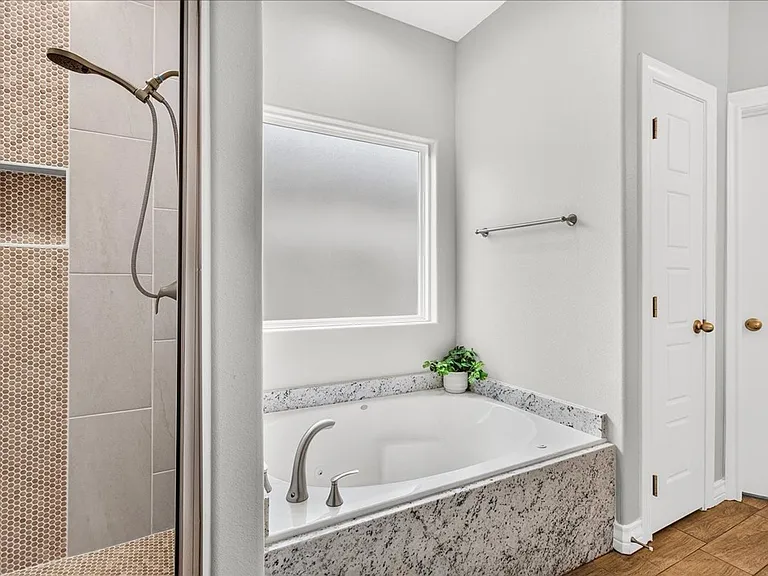 2445 Manuel Ln — Photo 32