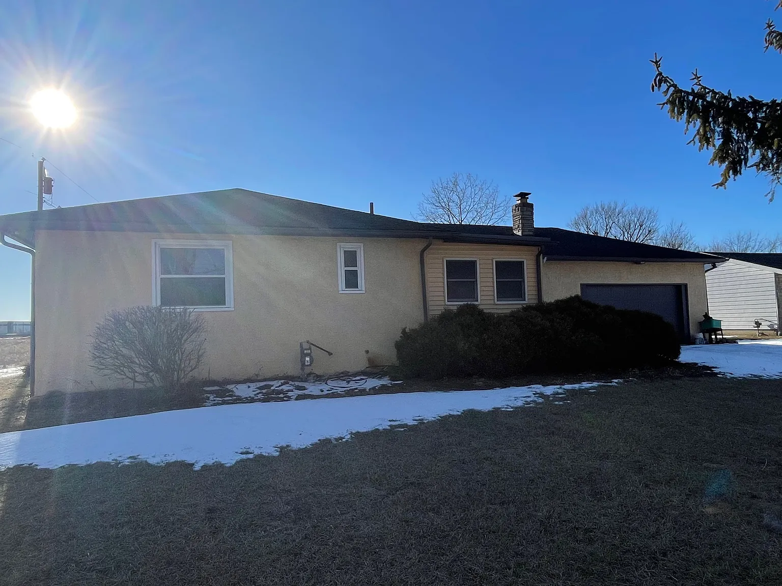 4 bed, 2400 sqft, $2,600 — Photo 2