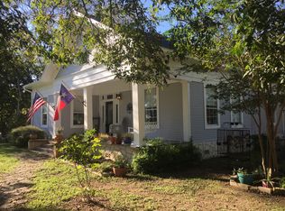 303 River Rd, La Vernia, TX 78121