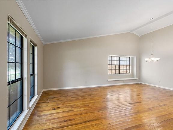2nd image of 2817 Chelsea Ln