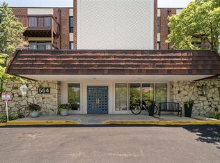 564 Sarah Ln APT 102, Saint Louis, MO