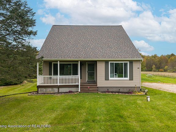 3rd image of 665 Grovenburg Rd