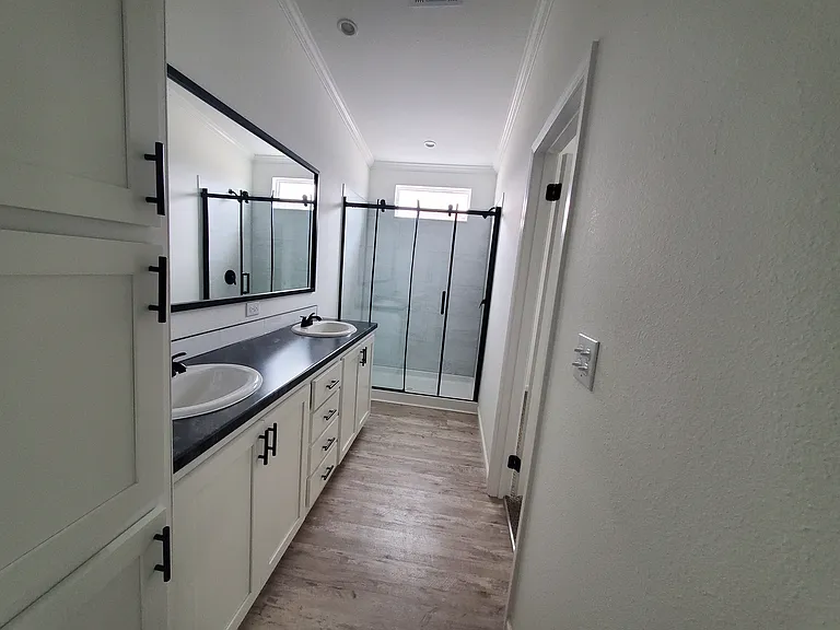 719 Chalet Ave — Photo 12