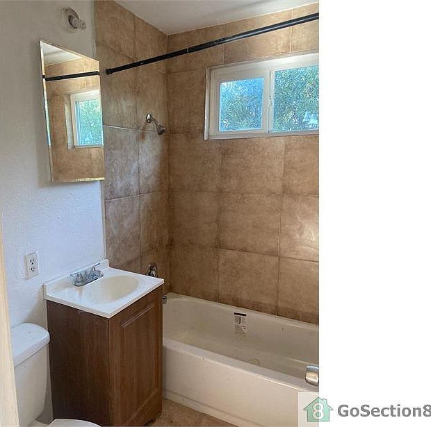 1st image of 388 N 14th St APT 2