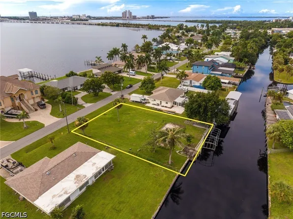 116 E North Shore Ave, North Fort Myers, FL 33917