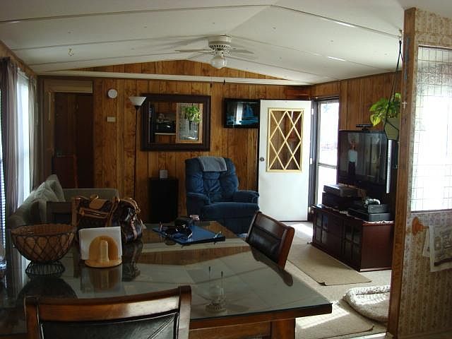 2nd image of 923 Elm Dr