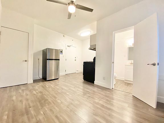 3rd image of 719 N Heliotrope Dr APT 104