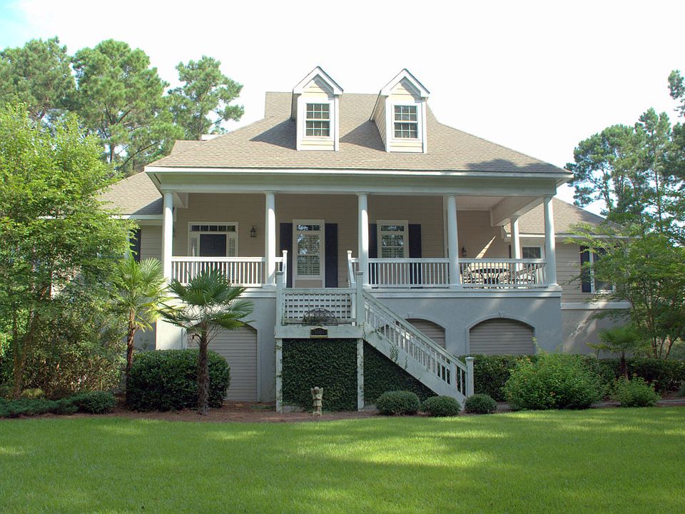 Elevated home well sited 