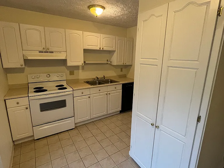 2906 Autumnwood Dr — Photo 6