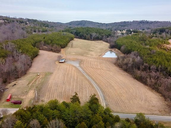 4th image of 802 Deep Springs Cemetery Rd
