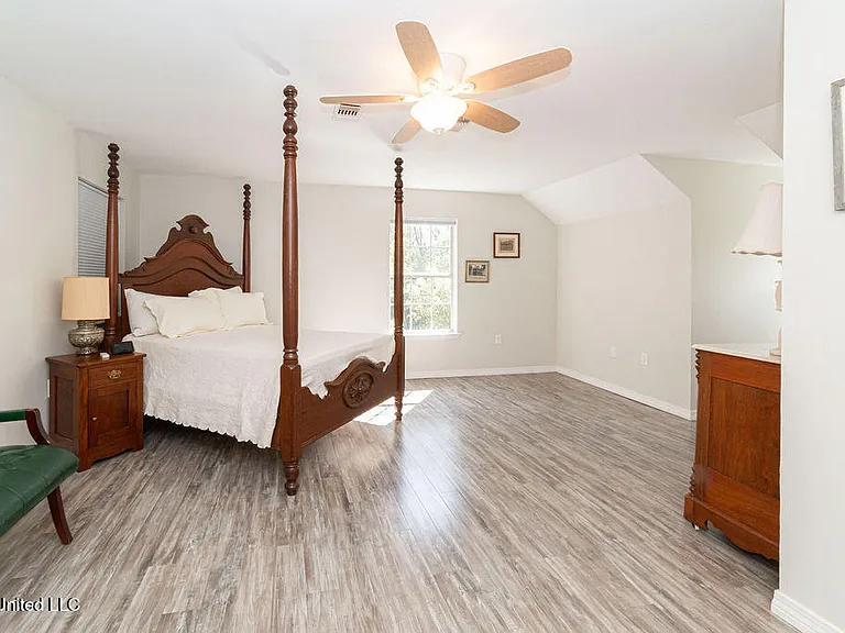 114 Menge Ave — Photo 32