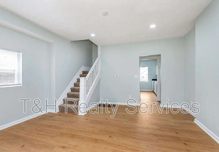 326 Jefferson Ave — Photo 7