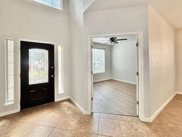 20527 Cliff Park — Photo 2