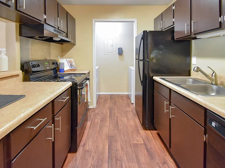Riverset Apartments — Photo 6