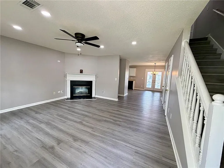 3354 Waggoner Ln — Photo 2